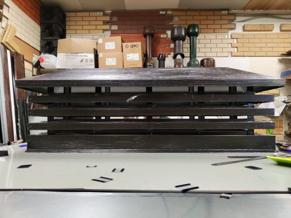 Дымник коричневый