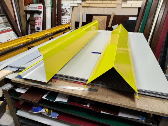 Конек на забор