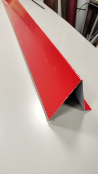 Отлив оконный красный